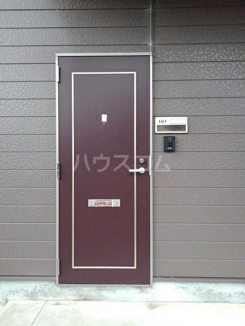 16/23 エントランス