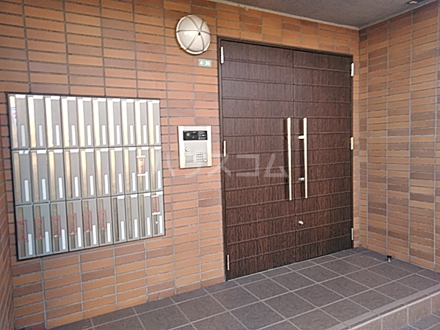 28/30 エントランス