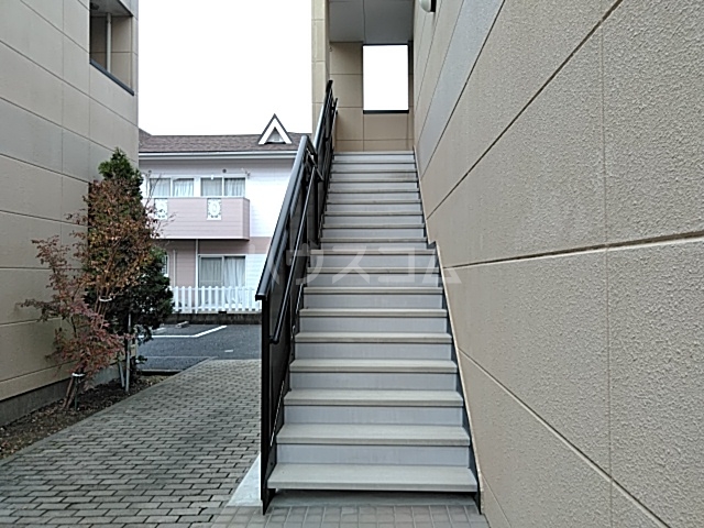 27/30 エントランス