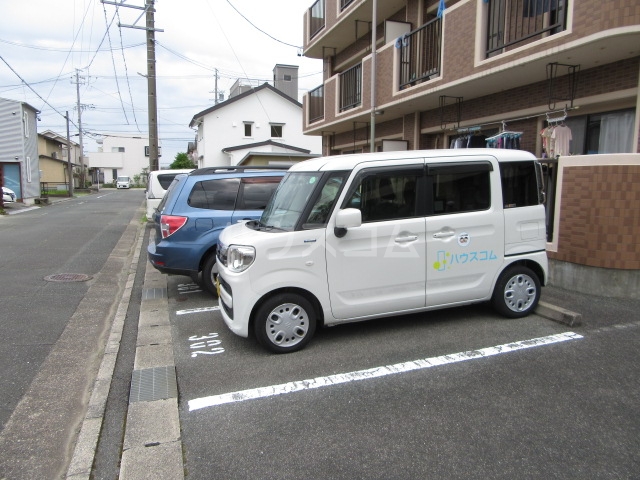 28/30 駐車場