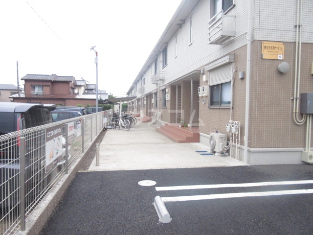 13/18 エントランス