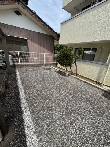 28/30 駐車場