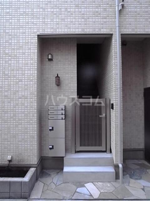21/23 エントランス