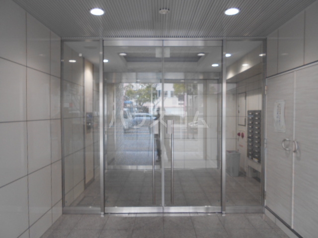 22/28 エントランス