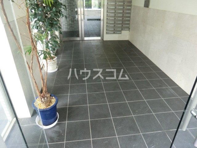 16/19 エントランス