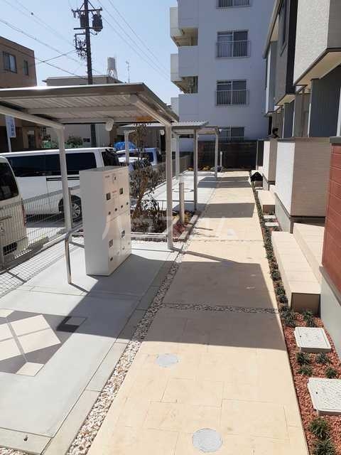 16/19 エントランス