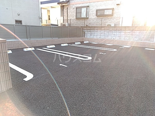 23/30 駐車場
