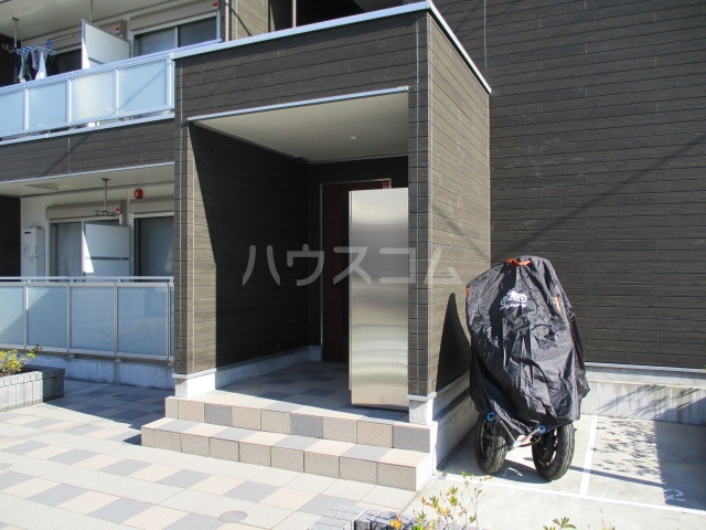 21/23 エントランス