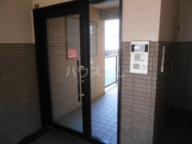 18/27 エントランス