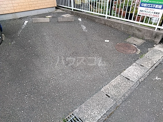 20/29 駐車場