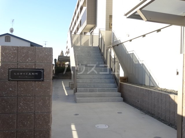 25/30 エントランス