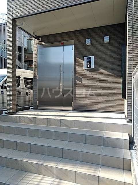 21/27 エントランス