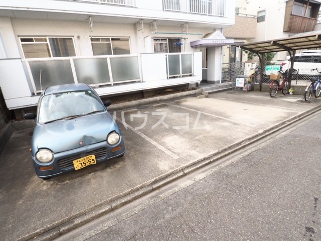 27/30 駐車場