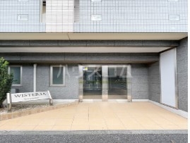21/26 エントランス