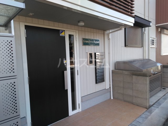 28/30 エントランス