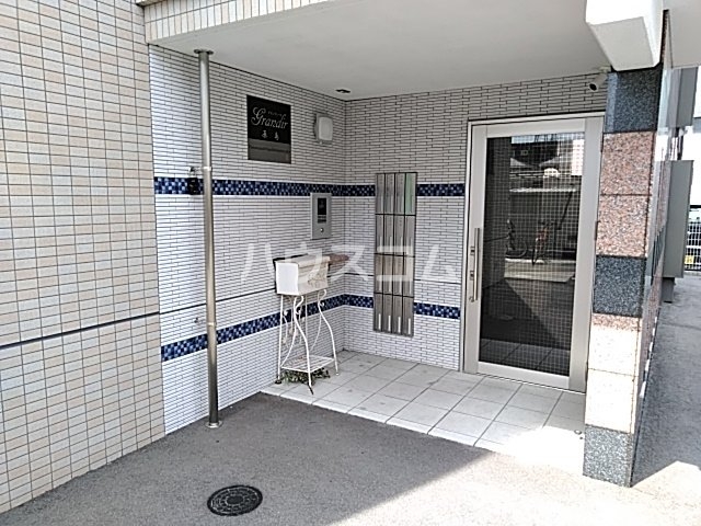 13/21 エントランス