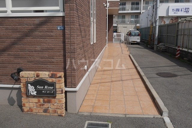 13/18 エントランス