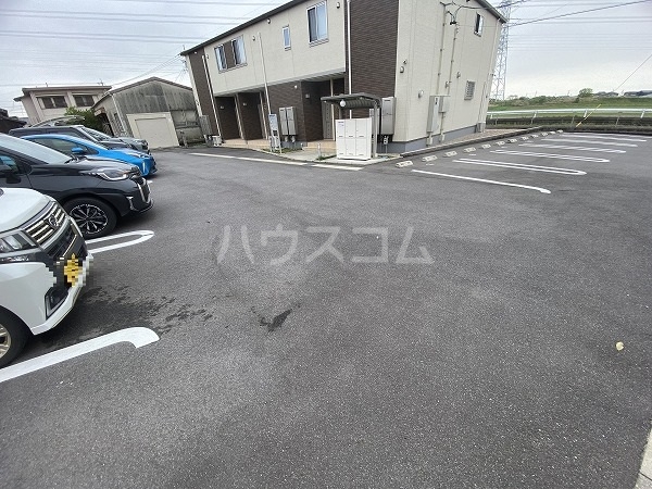 28/30 駐車場