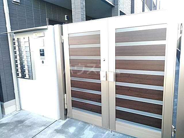 25/28 エントランス