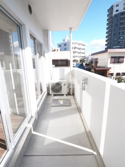 20/30 バルコニー