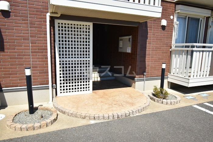 16/26 エントランス