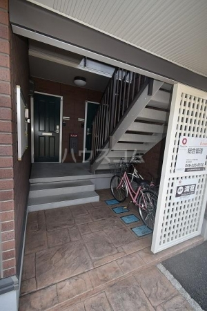 15/18 エントランス