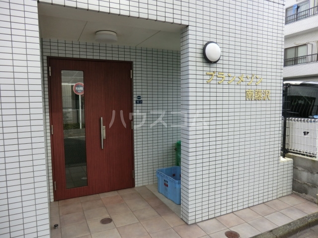 23/29 エントランス