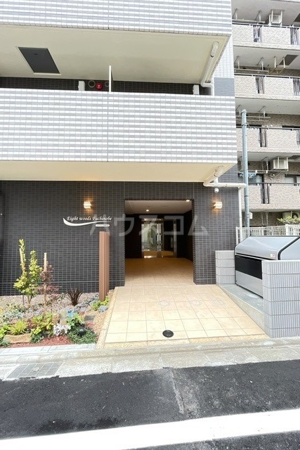 23/27 エントランス