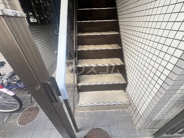 24/30 エントランス