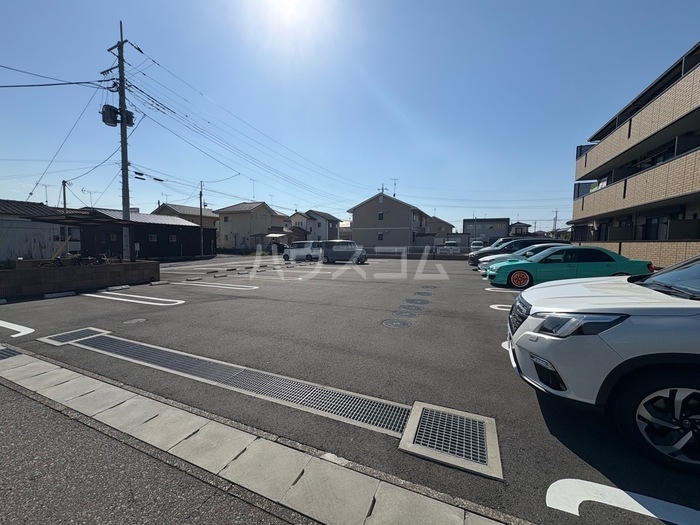 2/3 駐車場