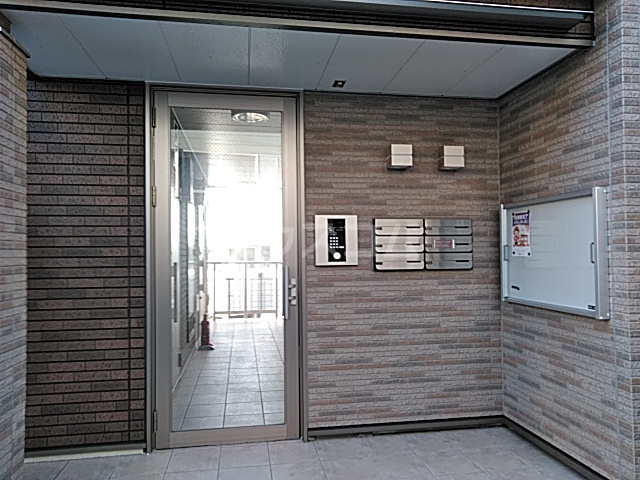 23/26 エントランス