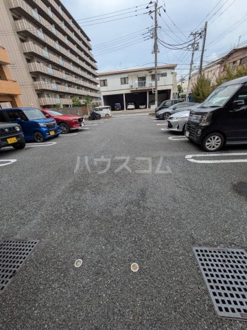 28/30 駐車場