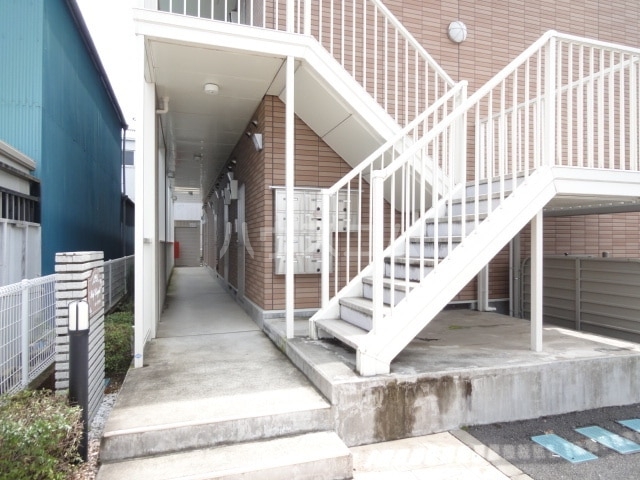 18/27 エントランス