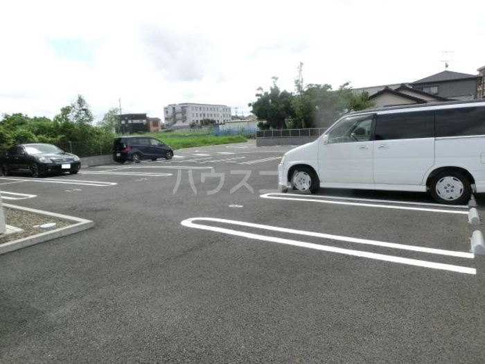 16/18 駐車場