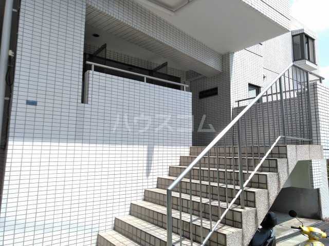 25/29 エントランス