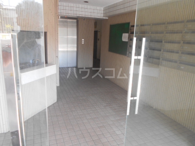 24/27 エントランス