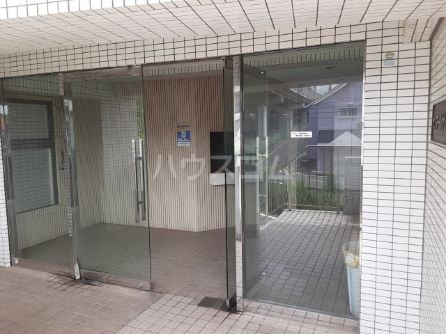 25/29 エントランス