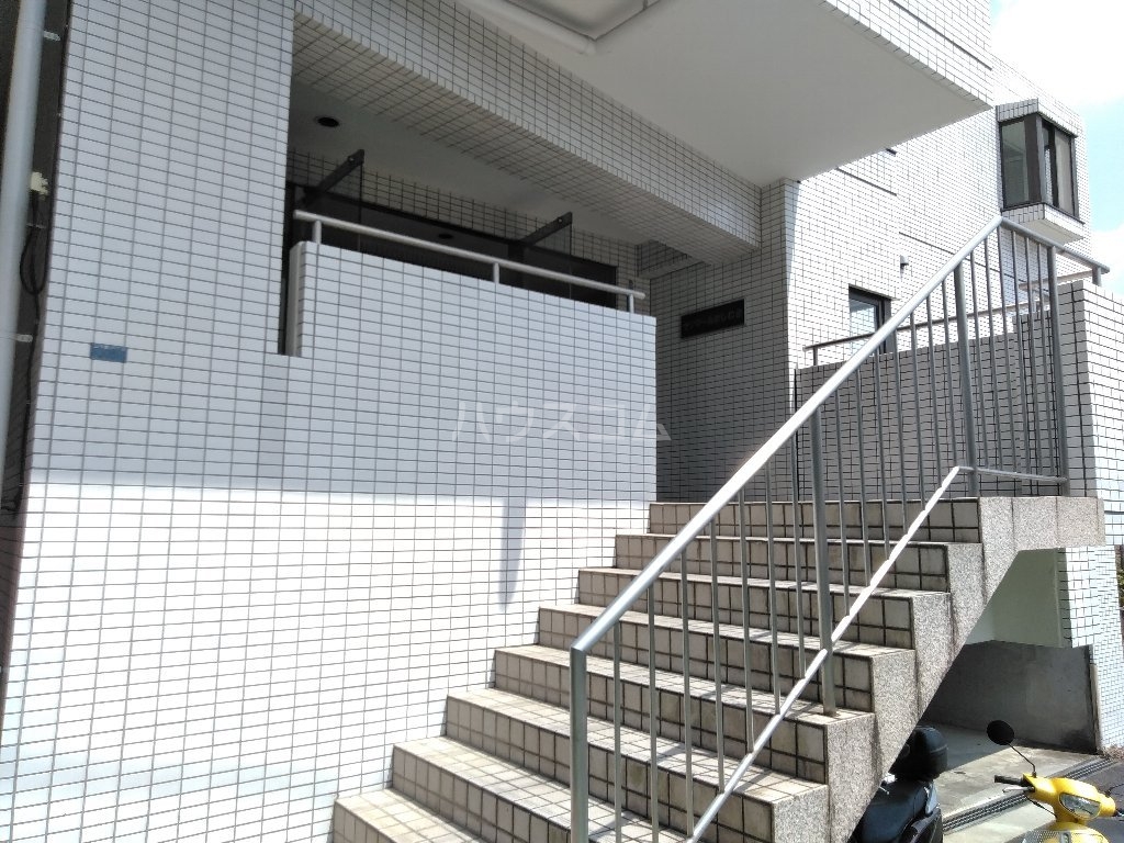 22/25 エントランス