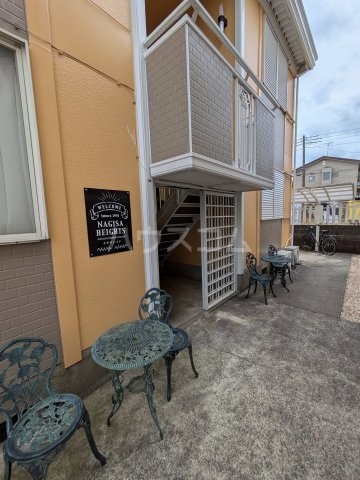 24/25 エントランス