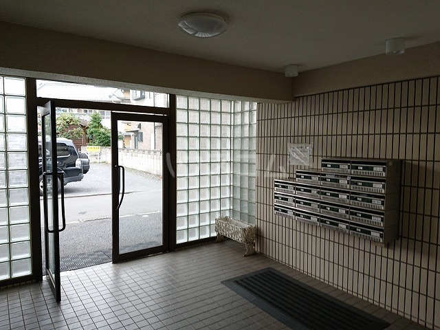 26/30 エントランス