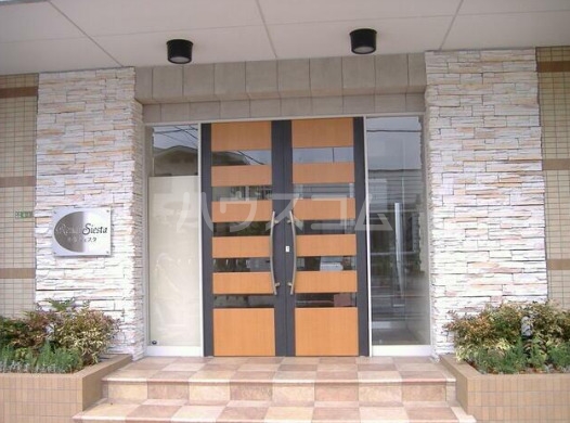 2/2 エントランス