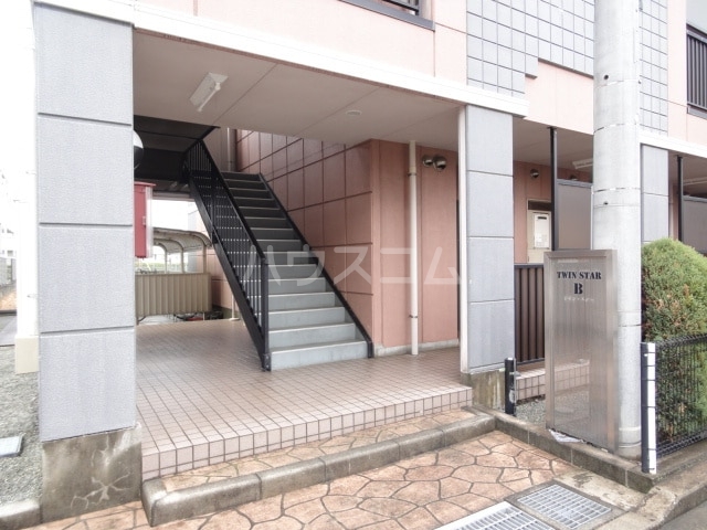 23/30 エントランス