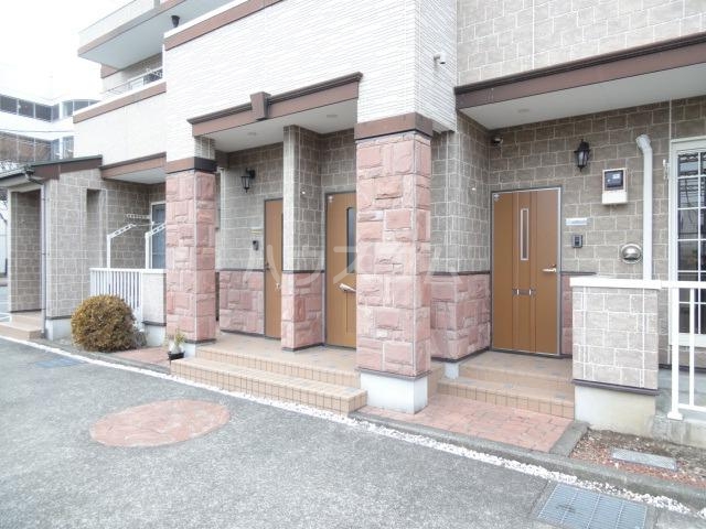 16/23 エントランス