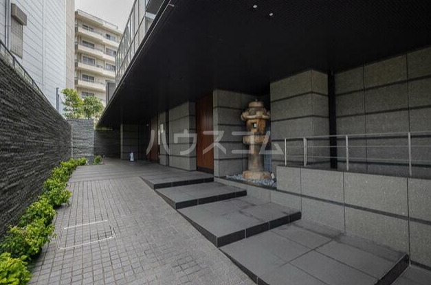 17/19 エントランス