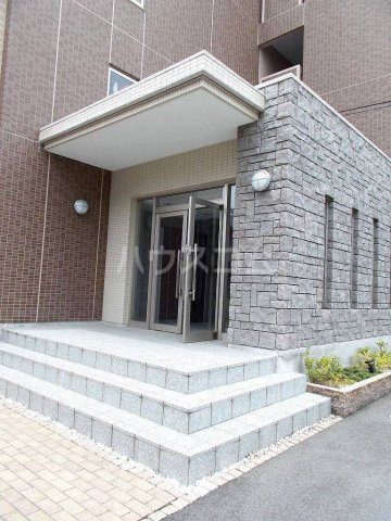 18/25 エントランス