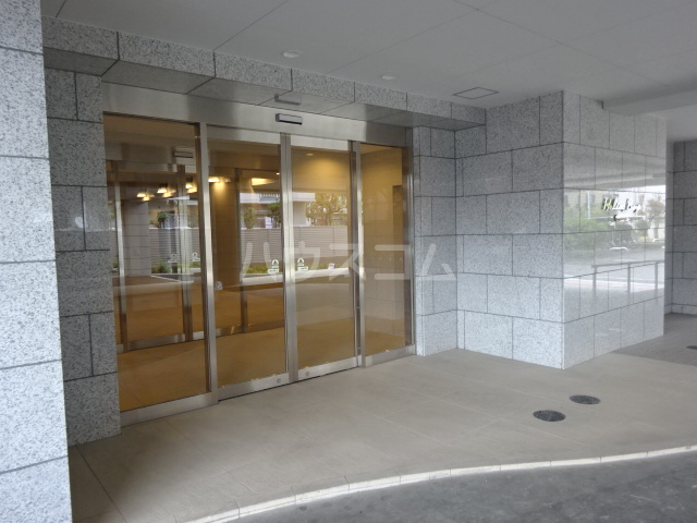 27/30 エントランス