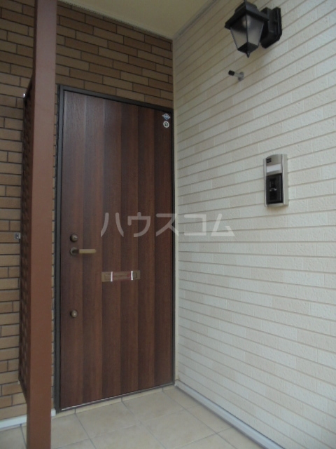 16/23 エントランス