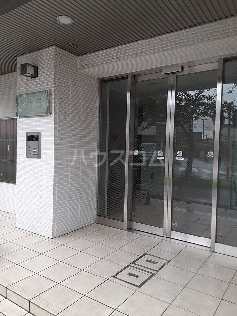 28/30 エントランス