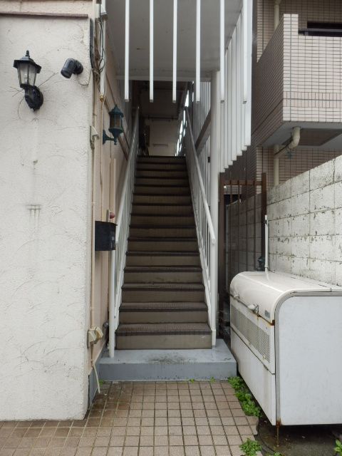 23/30 エントランス