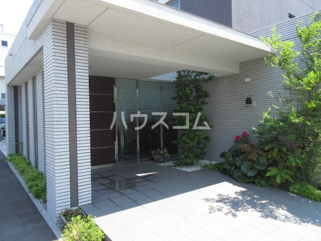 19/27 エントランス